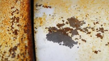 Pas dokusu. Paslı metal. Gümüş metal dokusunda pas.