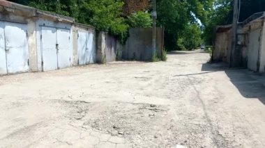 Eski garajlar. Garaj topluluğu. Bir sürü garaj. Ukrayna. Ukrayna binaları. Sovyet binaları. Sovyet Ukrayna binalarını yok etti.