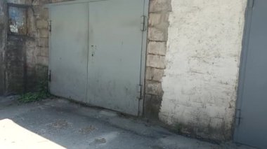 Eski garajlar. Garaj topluluğu. Bir sürü garaj. Ukrayna. Ukrayna binaları. Sovyet binaları. Sovyet Ukrayna binalarını yok etti.