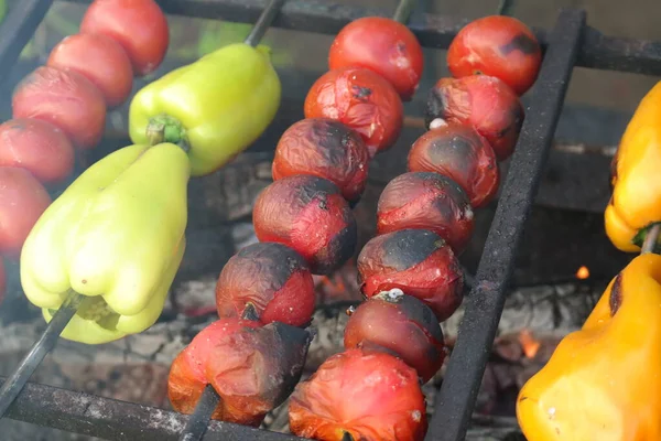 Fried Vegetables Fire Tomatoes Sweet Peppers Fire Vegan Menu Vegetables — Fotografia de Stock