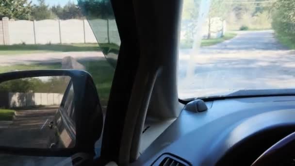 Всередині Машини Водій Їде Їхати Поганій Дорозі Подорожі Машині Дірки — стокове відео