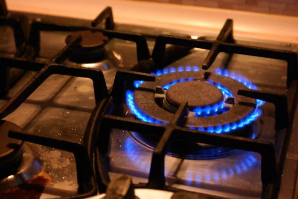 Газовые Ожоги Газовая Плита Газ Включается Появляется Голубое Пламя Газовая — стоковое фото