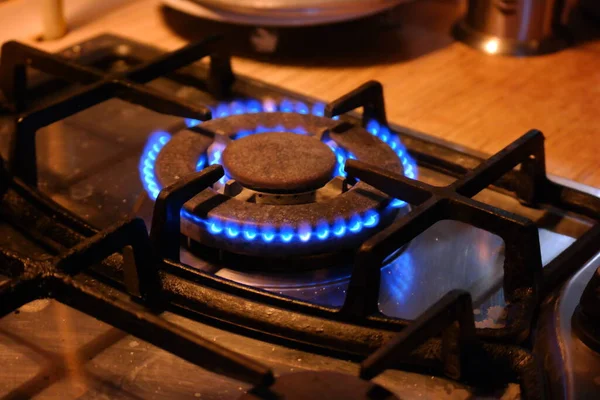 Εγκαύματα Αερίου Εστίες Αερίου Αέριο Ανάβει Μια Μπλε Φλόγα Εμφανίζεται — Φωτογραφία Αρχείου