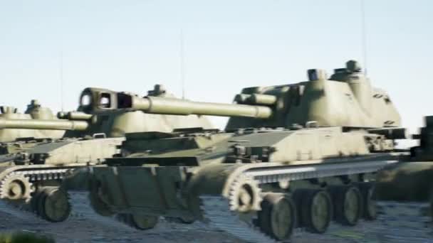 Una fila interminable de vehículos militares. Vehículos del ejército listos para la guerra. Animación en bucle. 4K Ultra HD — Vídeo de stock