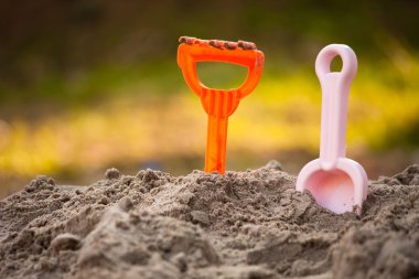 kum kovası ve kürek