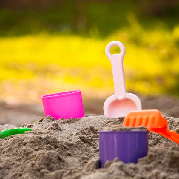 kum kovası ve kürek