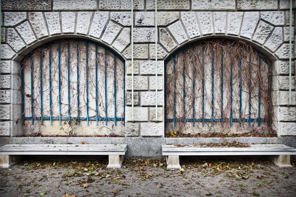 Two empty benches — Stock Photo, Image