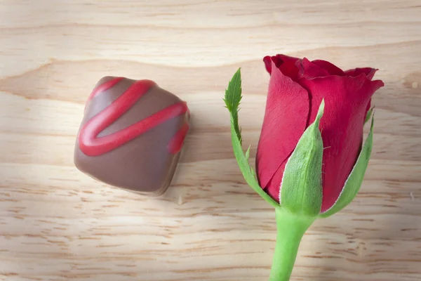 Rose och choklad — Stockfoto