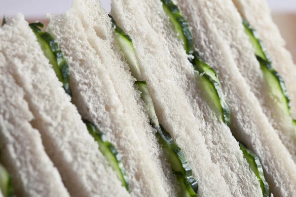 Закрыть огуречные бутерброды — стоковое фото