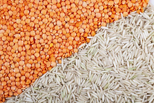 Czerwonej soczewicy i ryżu brązowego — Zdjęcie stockowe