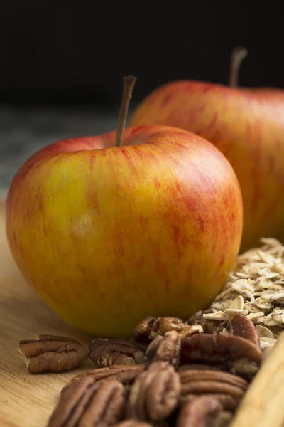 Apple and Pecans — Stock Photo, Image