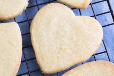 kalp şekilli kurabiye