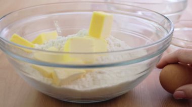 Yumurtayı Kaseye Kraker