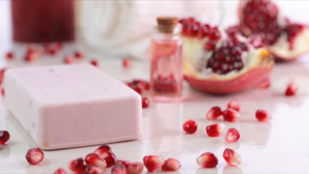 Růžové mýdlo ručně vyráběné — Stock video