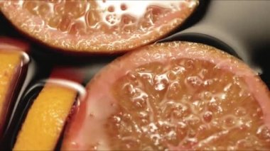 Sıcak şarapta portakallar