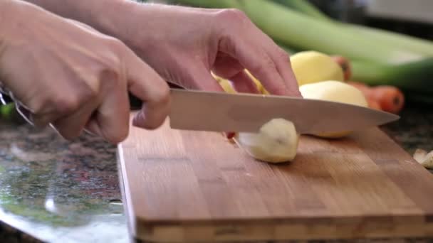 Slicing Peeled Potatoes — Stock video