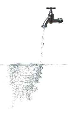 taze su musluk ve kabarcıklar ile