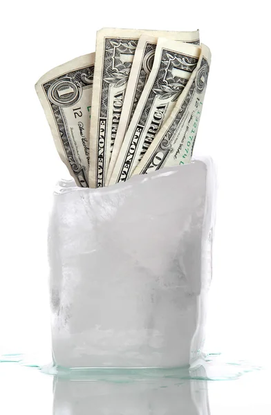 Hielo con billetes de dólar congelados — Foto de Stock