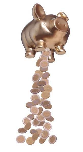 Piggybank dourado com moedas em queda — Fotografia de Stock
