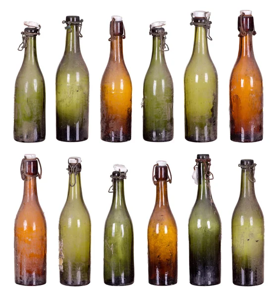 Velmi starou zaprášenou láhev — Stock fotografie