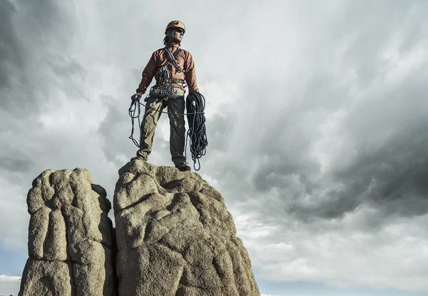 Climber on the summit. — Stock Photo, Image