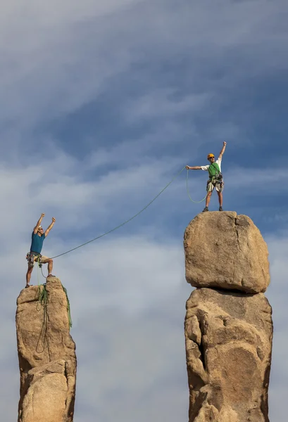 Equipo de escalada exitoso . — Foto de Stock