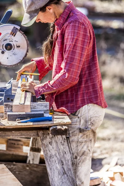 Female carpenter. — Stock Photo, Image