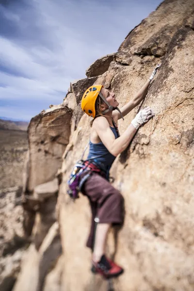 Climber on the edge. — Stock Photo, Image