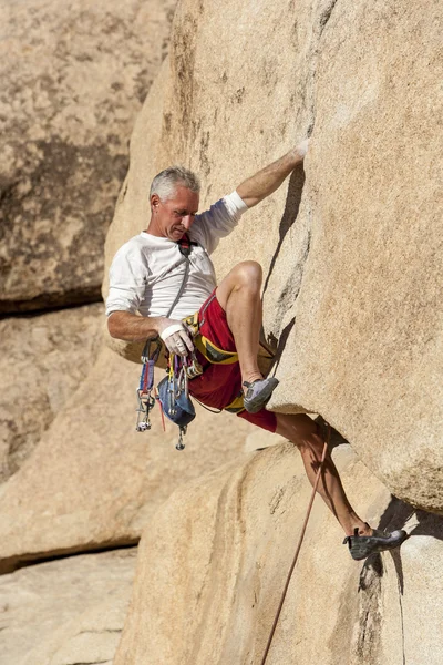 Klimmer op de rand. — Stockfoto