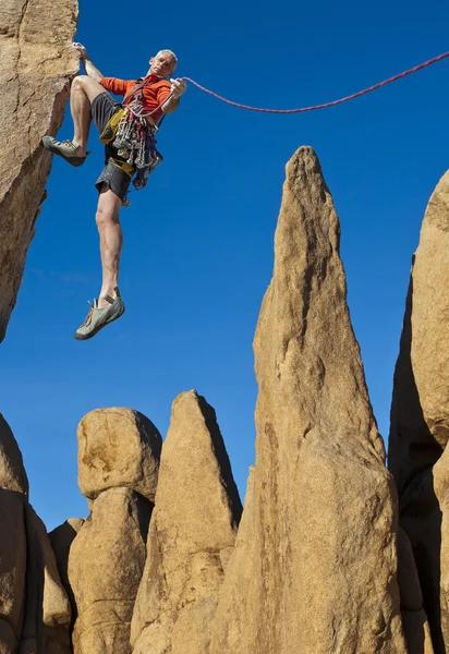 Climber on the edge. — Stock Photo, Image