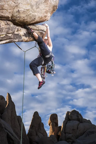 Climber on the edge. — Stock Photo, Image