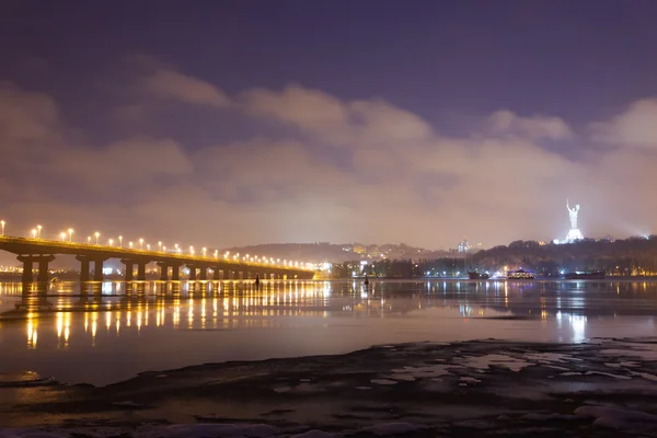 桥夜景观 — 图库照片