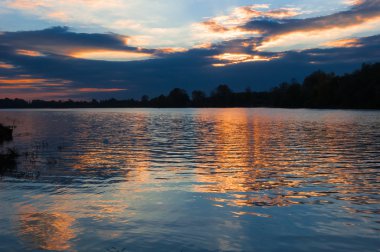 manzara günbatımı Nehri üzerinde
