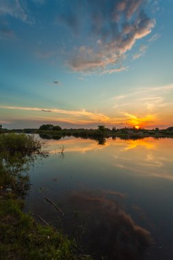 manzara günbatımı Nehri üzerinde