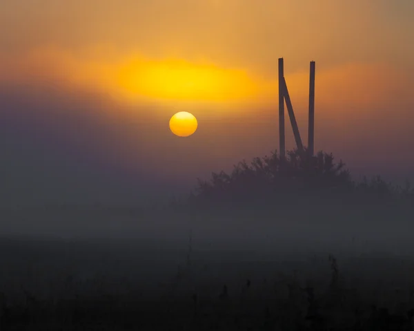 Amazingly beautiful sunrise over Lake, foggy — Stock Photo, Image