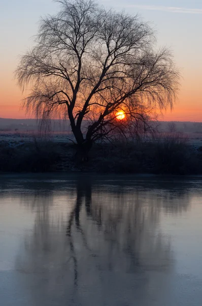 Krajina západ slunce na řece — Stock fotografie