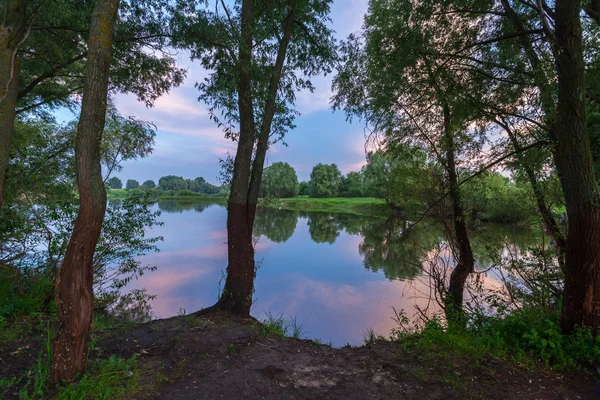 Landschaft Sonnenuntergang auf dem Fluss — Stockfoto