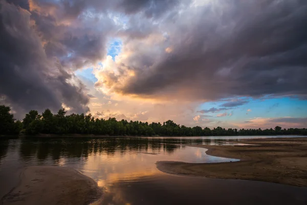 Krajina západ slunce na řece — Stock fotografie