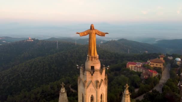 La vue du haut de la grande statue du Sacré-Cœur dans le Temple — Video