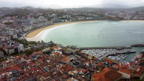 Monte Urgull u Atlantského oceánu. San Sebastian, Španělsko — Stock video