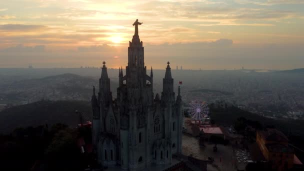 바르셀로나 성전에 있는 신성 한 심장의 거대 한 상 — 비디오