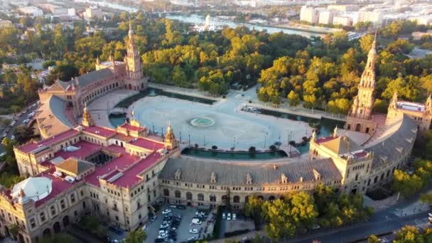 Volando alrededor de Plaza de España al amanecer, Sevilla, España, UHD, 4K — Vídeo de stock