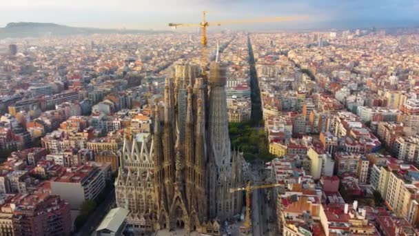 Temple Expiatori La Sagrada Familia en Barcelona, Cataluña, España. — Vídeos de Stock