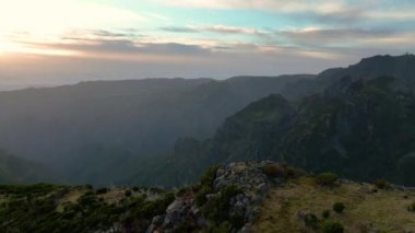 Portekiz, Madeira yörünge hareketi ile 4K insansız hava aracı atışı.