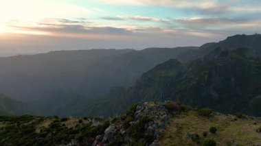 Portekiz, Madeira yörünge hareketi ile 4K insansız hava aracı atışı.