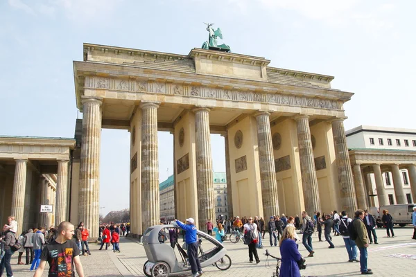 Brandenburger tor (Braniborské brány) v Berlíně, Německo. — Stock fotografie