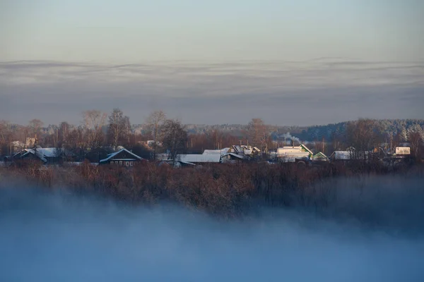 Noordelijk Ijzig Landschap Mist Stijgt Van Het Oppervlak Van Een — Stockfoto