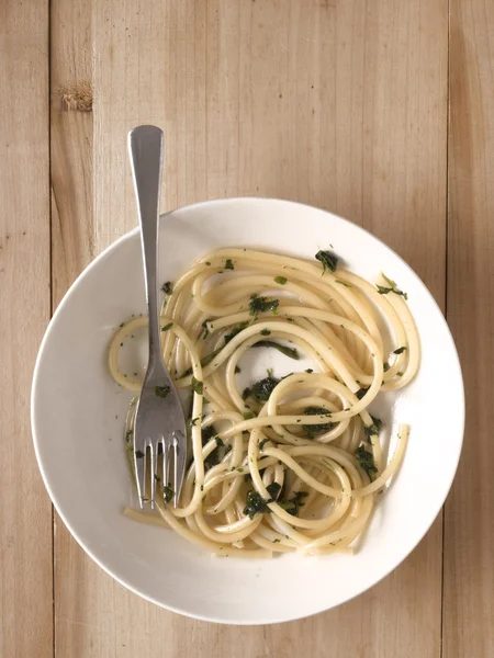 Makaron spaghetti szpinak — Zdjęcie stockowe