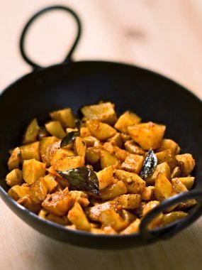 Vejetaryen Hint patates masala köri