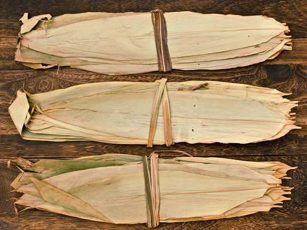 Обёртка из листьев бамбука для китайских пельменей — стоковое фото